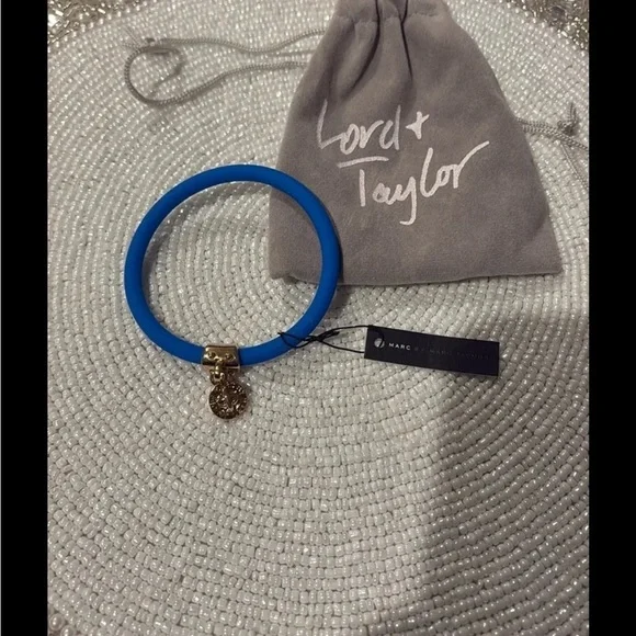 NWT Marc by Marc Jacobs Electric Blue Lemonade Bracelet with GOLD Charm w/Bag - Picture 2 of 6